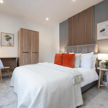 Modern 2-bedroom House Near Leeds Centre, Ideal For Contractors & Long - Nordstay