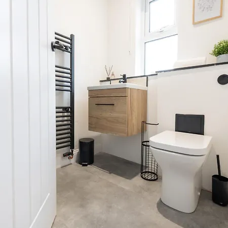 Modern 2-bedroom House Near Leeds Centre, Ideal For Contractors & Long - Nordstay * Leeds (West Yorkshire)