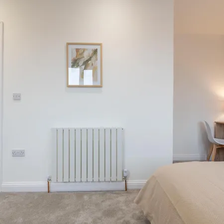 Modern 2-bedroom House Near Leeds Centre, Ideal For Contractors & Long - Nordstay Leeds (West Yorkshire)