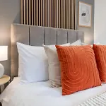 Holiday home Spacious Modern 2br - Parking - Workspace Area, Ideal For Contractors & Long - Nordstay *