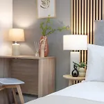 Spacious Modern 2br - Parking - Workspace Area, Ideal For Contractors & Long - Nordstay Semesterbostad *