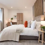 Spacious Modern 2br - Parking - Workspace Area, Ideal For Contractors & Long - Nordstay