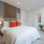 Spacious Modern 2br - Parking - Workspace Area, Ideal For Contractors & Long - Nordstay