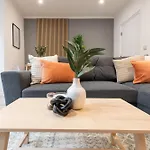 Spacious Modern 2br - Parking - Workspace Area, Ideal For Contractors & Long - Nordstay Holiday home *