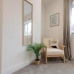 Holiday home Spacious Modern 2br - Parking - Workspace Area, Ideal For Contractors & Long - Nordstay Leeds (West Yorkshire)