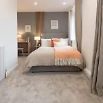 Spacious Modern 2br - Parking - Workspace Area, Ideal For Contractors & Long - Nordstay Leeds (West Yorkshire)
