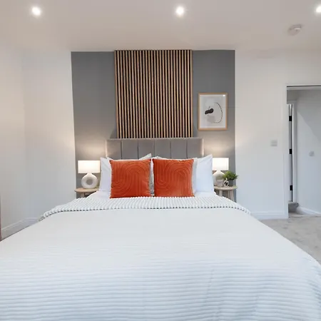 Holiday home Spacious Modern 2br - Parking - Workspace Area, Ideal For Contractors & Long - Nordstay *