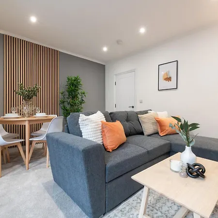 Holiday home Spacious Modern 2br - Parking - Workspace Area, Ideal For Contractors & Long - Nordstay