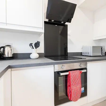 Spacious Modern 2br - Parking - Workspace Area, Ideal For Contractors & Long - Nordstay * Leeds