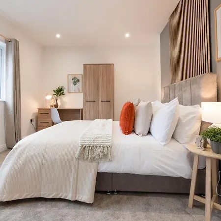 Spacious Modern 2br - Parking - Workspace Area, Ideal For Contractors & Long - Nordstay