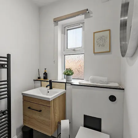 Spacious Modern 2br - Parking - Workspace Area, Ideal For Contractors & Long - Nordstay Leeds (West Yorkshire)