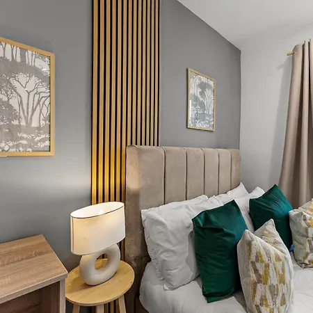 Spacious Modern 2br - Parking - Workspace Area, Ideal For Contractors & Long - Nordstay Leeds (West Yorkshire)