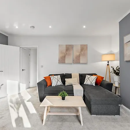 Spacious Modern 2br - Parking - Workspace Area, Ideal For Contractors & Long - Nordstay Vakantiehuis