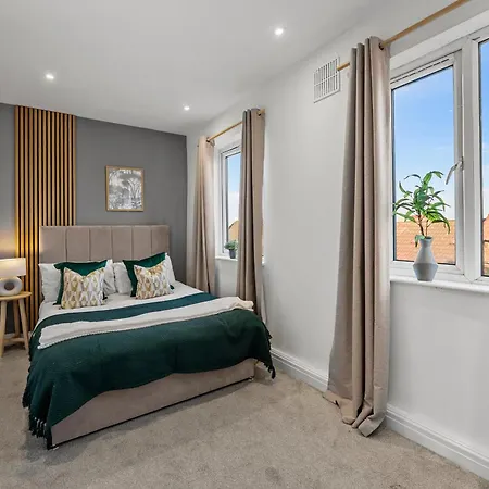 Spacious Modern 2br - Parking - Workspace Area, Ideal For Contractors & Long - Nordstay