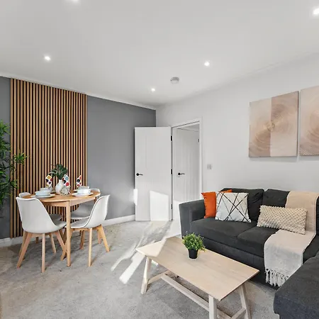 Spacious Modern 2br - Parking - Workspace Area, Ideal For Contractors & Long - Nordstay * Leeds (West Yorkshire)