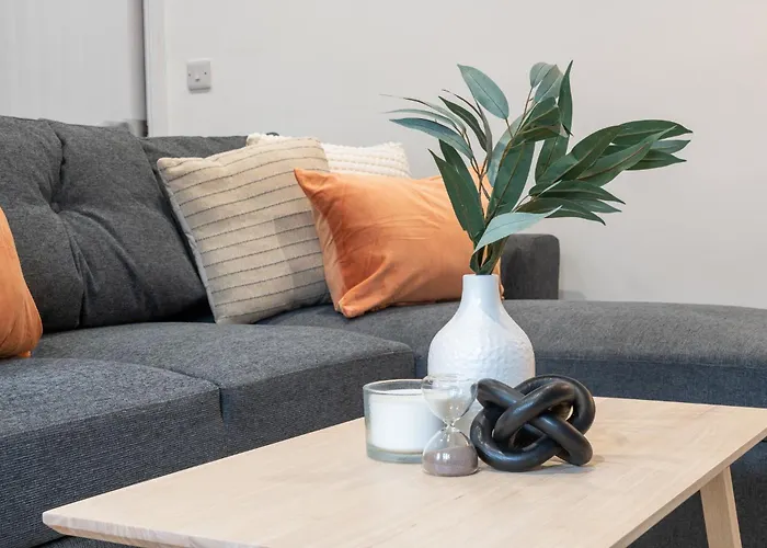 Holiday home Modern 2-bedroom House Near Centre, Ideal For Contractors & Long - Nordstay *