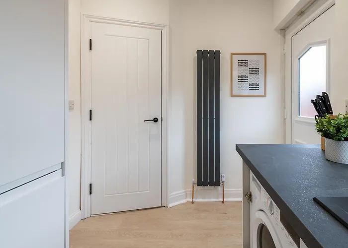 Holiday home Modern 2-bedroom House Near Centre, Ideal For Contractors & Long - Nordstay *