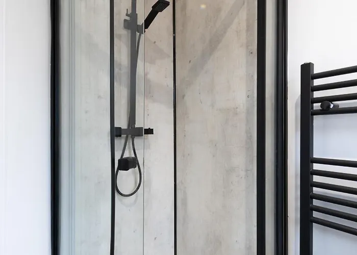 펜션 Spacious Modern 2Br - Parking - Workspace Area, Ideal For Contractors & Long Stays - Nordstay