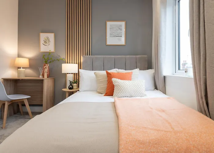 Vakantiehuis Spacious Modern 2Br - Parking - Workspace Area, Ideal For Contractors & Long Stays - Nordstay