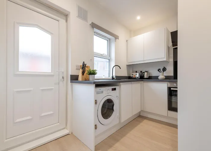 Spacious Modern 2Br - Parking - Workspace Area, Ideal For Contractors & Long Stays - Nordstay Vakantiehuis Leeds (West Yorkshire)