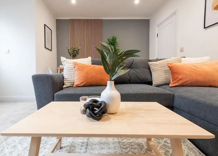 Modern 2-bedroom House Near Centre, Ideal For Contractors & Long - Nordstay Holiday home *