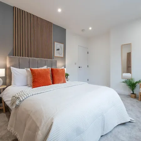 Spacious Modern 2br - Parking - Workspace Area, Ideal For Contractors & Long - Nordstay