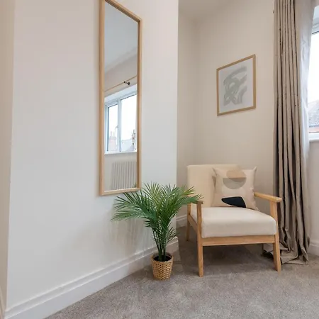 Feriehus Spacious Modern 2br - Parking - Workspace Area, Ideal For Contractors & Long - Nordstay Leeds (West Yorkshire)