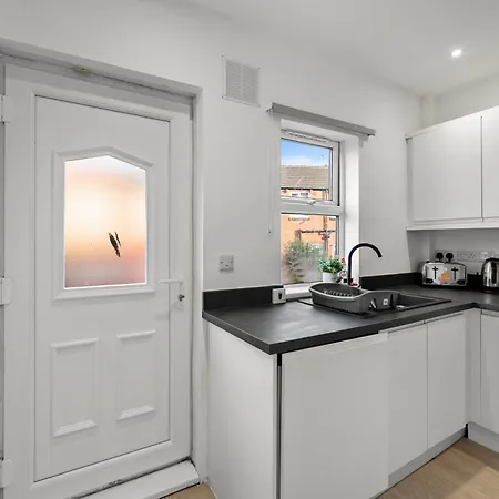 Spacious Modern 2br - Parking - Workspace Area, Ideal For Contractors & Long - Nordstay Leeds (West Yorkshire)