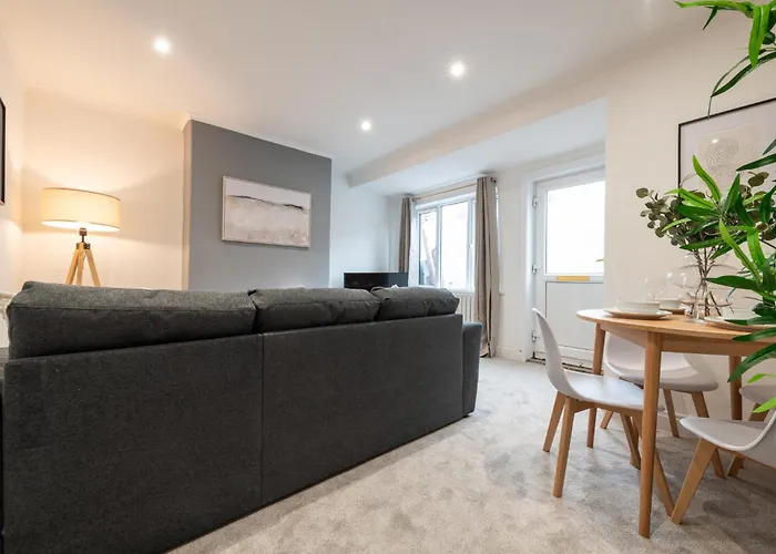 Spacious Modern 2Br - Parking - Workspace Area, Ideal For Contractors & Long Stays - Nordstay * Leeds (West Yorkshire)