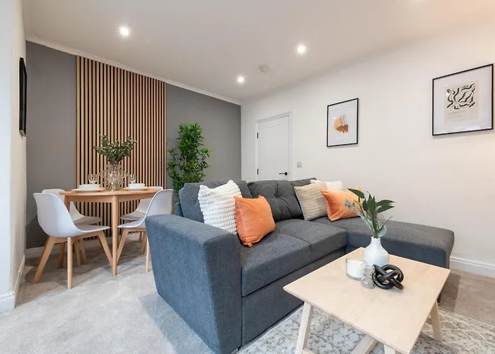 Casa de Férias Spacious Modern 2Br - Parking - Workspace Area, Ideal For Contractors & Long Stays - Nordstay