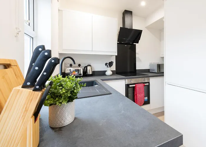 Casa de Férias Spacious Modern 2Br - Parking - Workspace Area, Ideal For Contractors & Long Stays - Nordstay