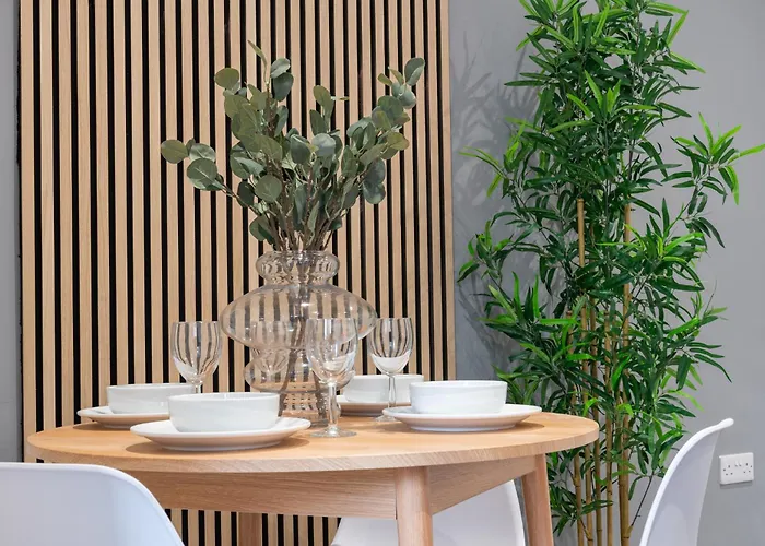 Casa de Férias Spacious Modern 2Br - Parking - Workspace Area, Ideal For Contractors & Long Stays - Nordstay *