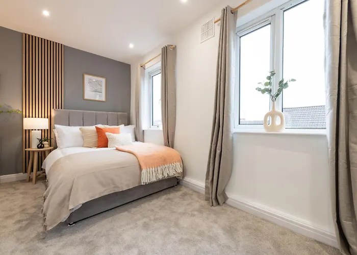 Spacious Modern 2Br - Parking - Workspace Area, Ideal For Contractors & Long Stays - Nordstay